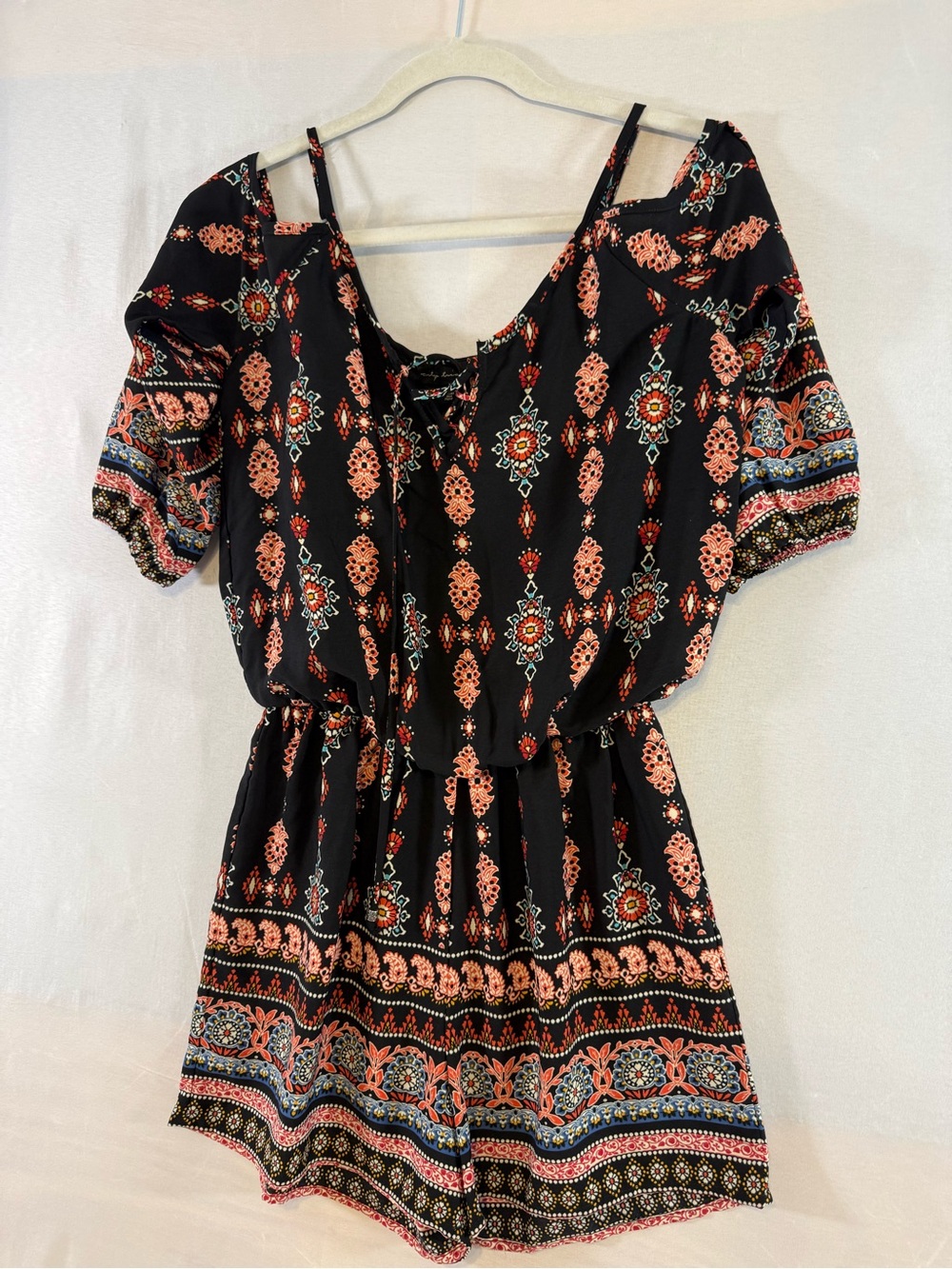 City Triangles Women’s Black Boho Floral Cold-Shoulder Romper Size Small